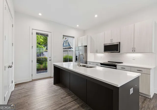 Photo 3 of Townhouse for sale at 140 Color Cir, Atlanta, GA 30317 | MLS# 10754358 | Listing updated on 2026-09-26
