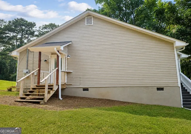 Photo 2 of Single family home for sale at 102 Westwood Dr, Griffin, GA 30223 | MLS# 10819660 | Listing updated on 2026-09-19