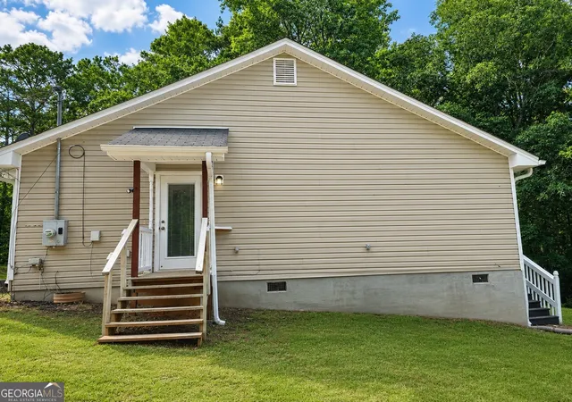 Photo 3 of Single family home for sale at 102 Westwood Dr, Griffin, GA 30223 | MLS# 10819660 | Listing updated on 2026-09-19