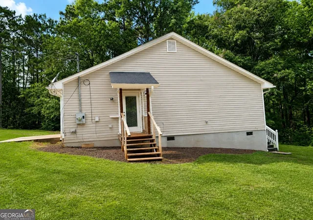 Photo 4 of Single family home for sale at 102 Westwood Dr, Griffin, GA 30223 | MLS# 10819660 | Listing updated on 2026-09-19