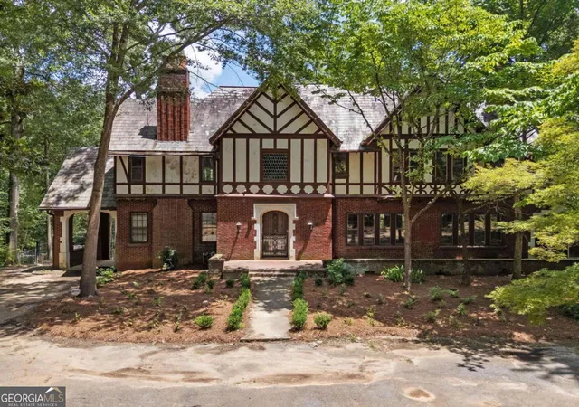 Photo 2 of Sale Pending at 843 Springdale Rd Ne, Atlanta, GA 30306 | MLS# 10824135 | Listing updated on 2026-08-24