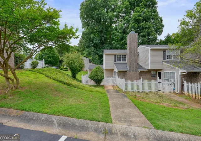 2nd image of 551 Summit Ln Sw, Marietta, GA 30008 | MLS# 10791086