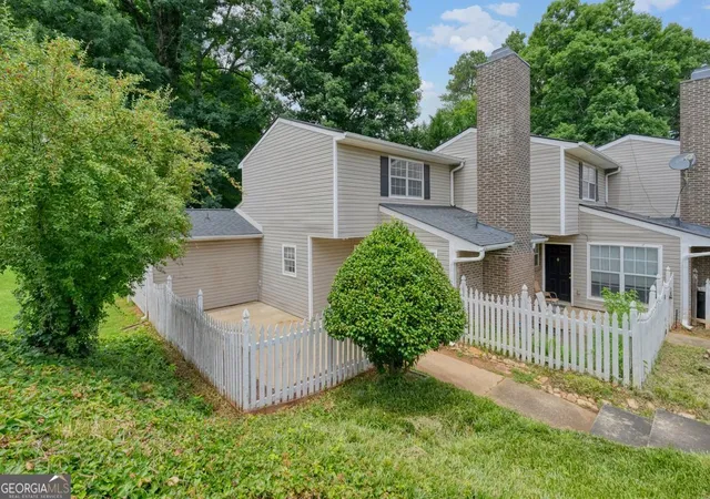 3rd image of 551 Summit Ln Sw, Marietta, GA 30008 | MLS# 10791086