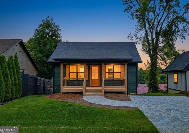 1st image of 318 E Second St, Blue Ridge, GA 30513 | MLS# 10819404