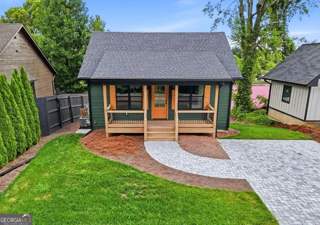Photo 3 of Single family home for sale at 318 E Second St, Blue Ridge, GA 30513 | MLS# 10819404 | Listing updated on 2026-08-31