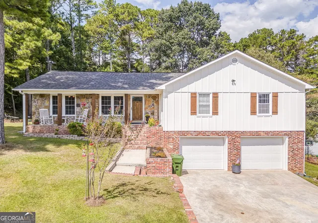 Photo 2 of Single family home for sale at 32 Devonshire Dr Se, Rome, GA 30161 | MLS# 10764888 | Listing updated on 2026-09-03
