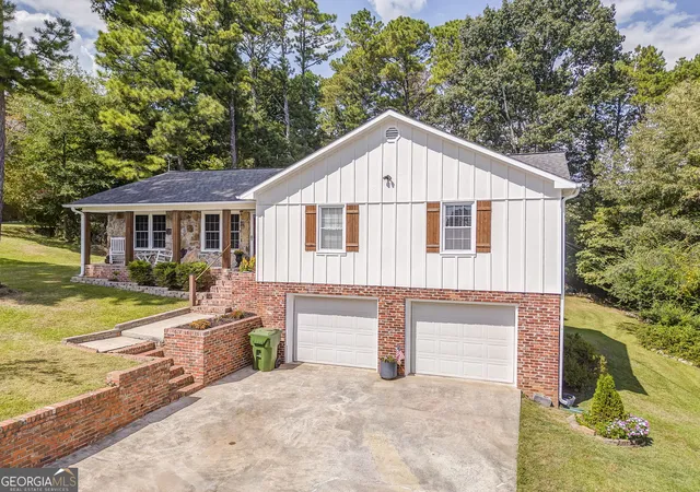 Photo 3 of Single family home for sale at 32 Devonshire Dr Se, Rome, GA 30161 | MLS# 10764888 | Listing updated on 2026-09-03