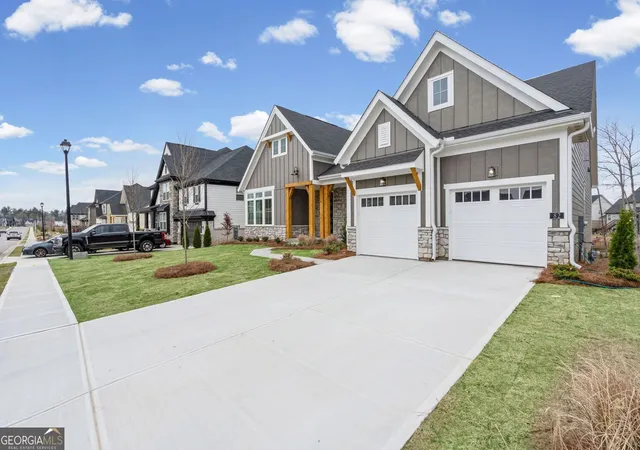 Photo 4 of Single family home for sale at 82 Clear Lake Pkwy, Hoschton, GA 30548 | MLS# 10823780 | Listing updated on 2026-10-07
