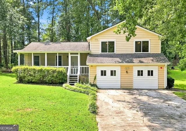 Photo 2 of Sale Pending at 3681 Chestnut Lake Ct, Jonesboro, GA 30236 | MLS# 10816157 | Listing updated on 2026-09-14
