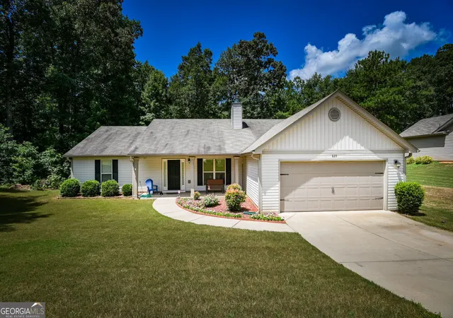 Photo 2 of Sale Pending at 829 Bethany Estates Dr, Monroe, GA 30655 | MLS# 10827643 | Listing updated on 2026-09-08