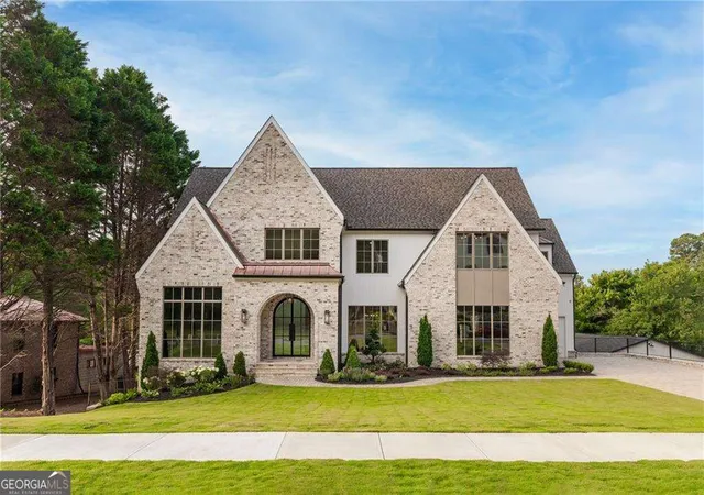 Photo 1 of Single family home for sale at 228 Thomas Cir, Roswell, GA 30075 | MLS# 10796185 | Listing updated on 2026-09-13
