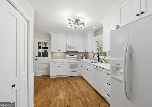 Photo 3 of Single family home for sale at 435 Stonebridge Dr, Roswell, GA 30075 | MLS# 10778061 | Listing updated on 2026-09-17