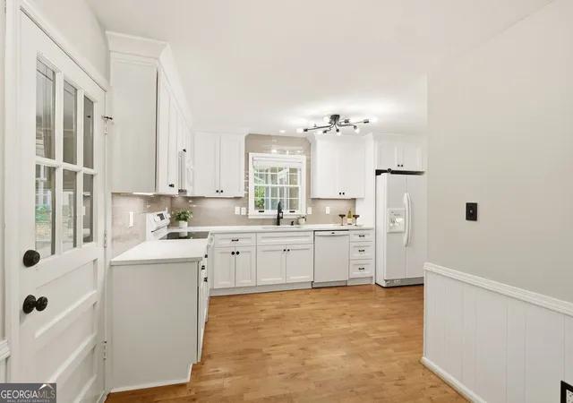 Photo 3 of Single family home for sale at 435 Stonebridge Dr, Roswell, GA 30075 | MLS# 10778061 | Listing updated on 2026-09-17