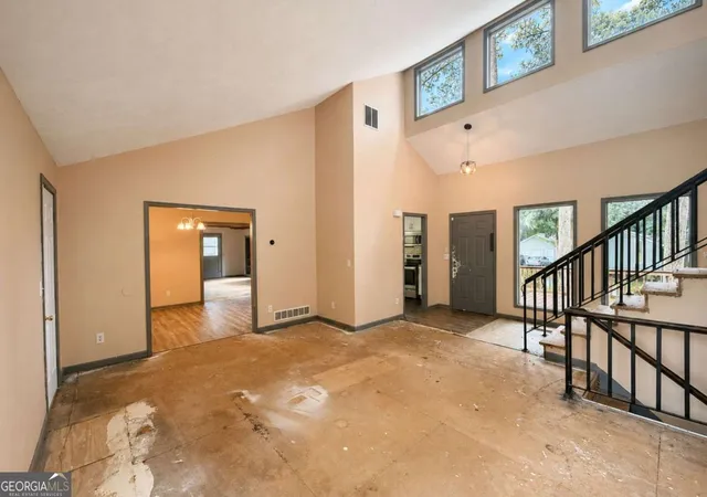 Photo 3 of Sale Pending at 6742 Oakland Dr, Douglasville, GA 30135 | MLS# 10804919 | Listing updated on 2026-10-04