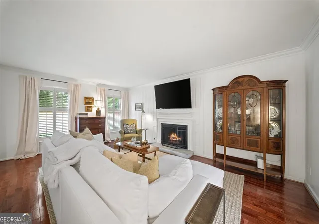 Photo 4 of Townhouse for sale at 12 Queen Victoria Pl Ne, Atlanta, GA 30342 | MLS# 10825082 | Listing updated on 2026-09-12