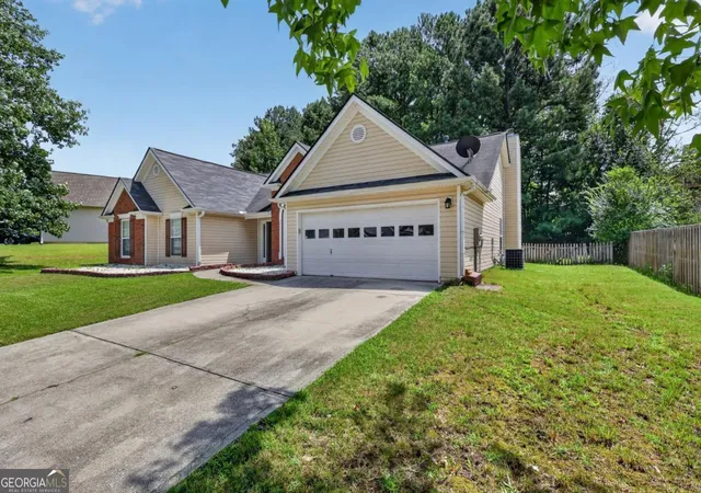 Photo 4 of Single family home for sale at 1142 Autumn Glen Way, Dacula, GA 30019 | MLS# 10828806 | Listing updated on 2026-09-02
