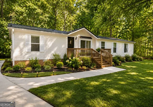 2nd image of 2048 Hwy 82, Statham, GA 30666 | MLS# 10810445