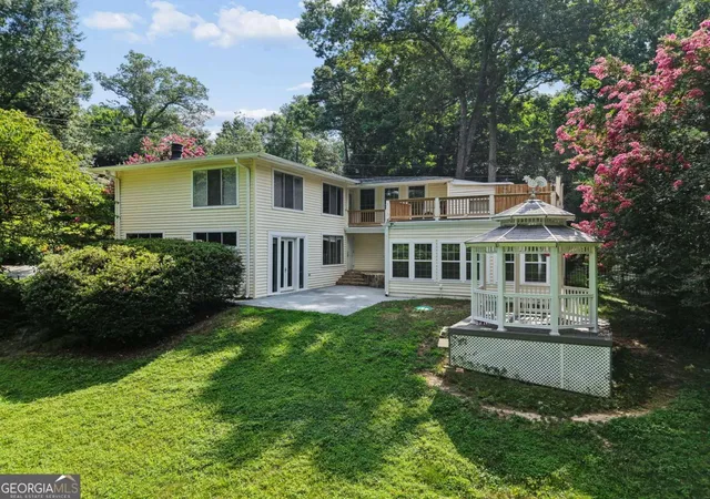 Photo 2 of Single family home for sale at 1055 Lee Cir Ne, Atlanta, GA 30324 | MLS# 10803508 | Listing updated on 2026-08-14