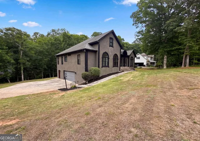 Photo 3 of Sale Pending at 15 Navaho Ln, Sharpsburg, GA 30277 | MLS# 10766991 | Listing updated on 2026-10-09