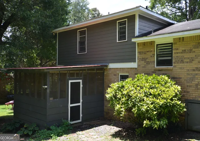 Photo 3 of Single family home for sale at 202 Sivell Rd, Lagrange, GA 30241 | MLS# 10824692 | Listing updated on 2026-09-28