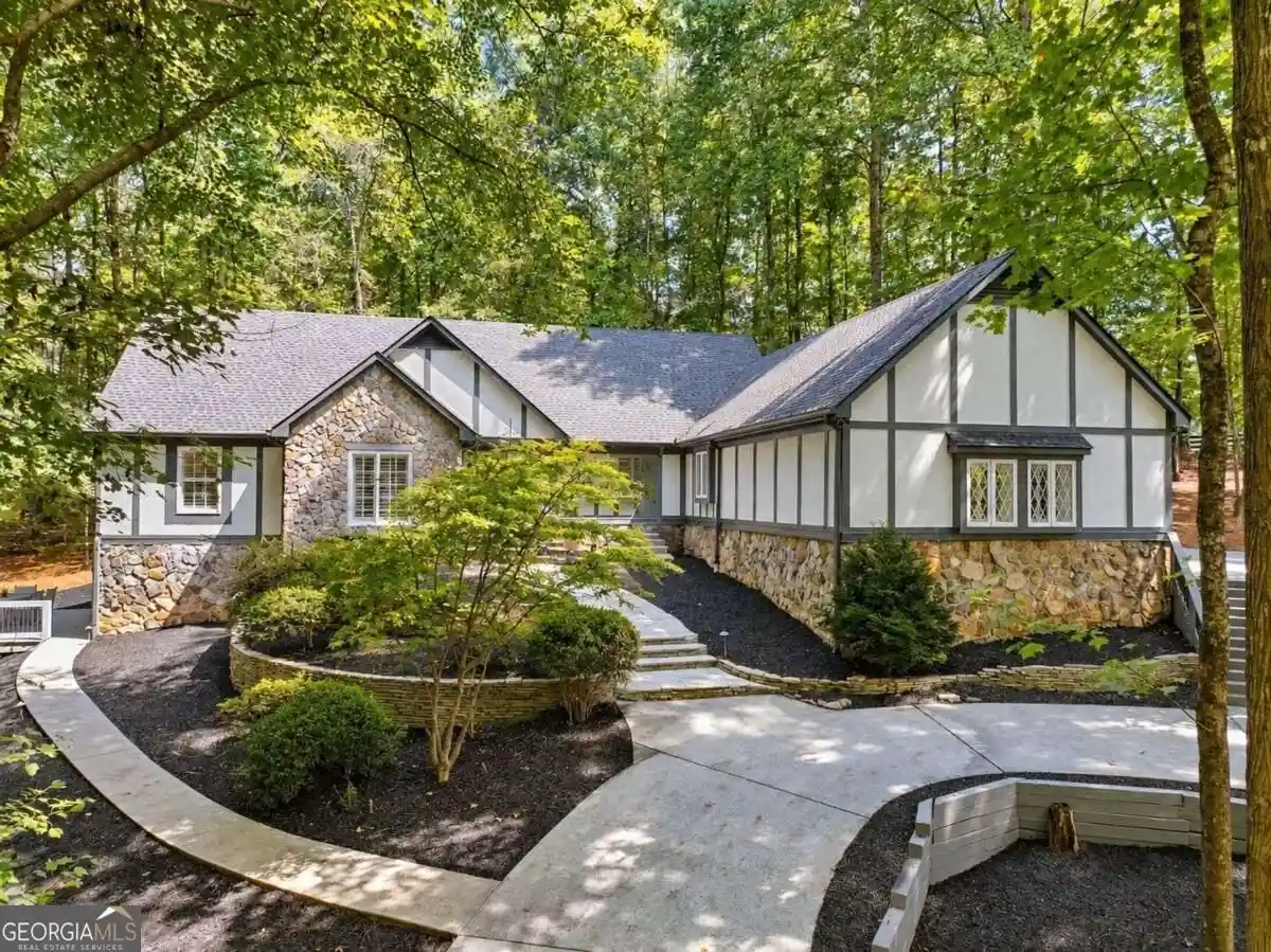 Photo 1 of Mansion for sale at 1987 Batesville Rd, Canton, GA 30115 | MLS# 10854013 | Listing updated on 2026-10-20
