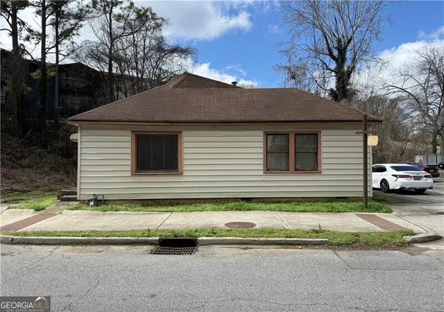 Photo 2 of Sale Pending at 353 Campbell Hl St Nw, Marietta, GA 30060 | MLS# 10711795 | Listing updated on 2026-09-09