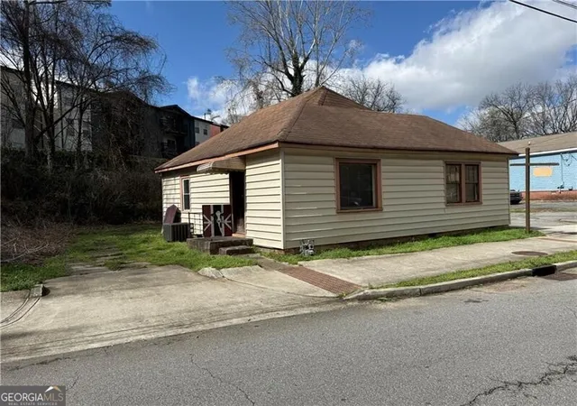 Photo 3 of Sale Pending at 353 Campbell Hl St Nw, Marietta, GA 30060 | MLS# 10711795 | Listing updated on 2026-09-09