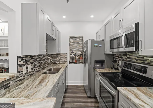 Homes for sale in Atlanta, GA | 2921 Lenox Rd Ne #305, Atlanta, GA 30324 | MLS# 10738715