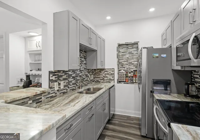 Homes for sale in Atlanta, GA | 2921 Lenox Rd Ne #305, Atlanta, GA 30324 | MLS# 10738715