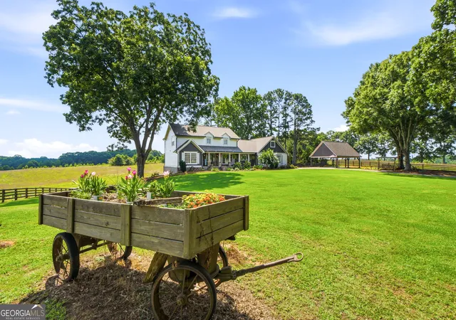 Photo 3 of Single family home for sale at 3018 E Lake Rd, Mcdonough, GA 30252 | MLS# 10810501 | Listing updated on 2026-09-08