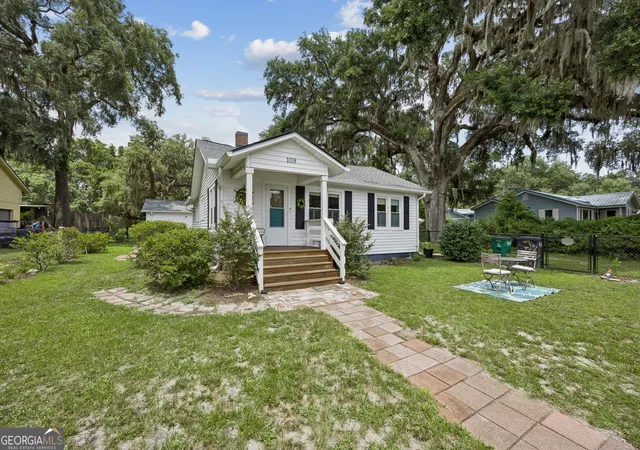 Photo 3 of Single family home for sale at 109 E Church St, St. Marys, GA 31558 | MLS# 10810507 | Listing updated on 2026-10-09