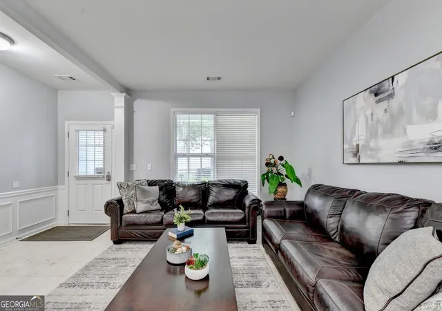 5th image of 515 Friars Head Dr, Suwanee, GA 30024 | MLS# 10805903
