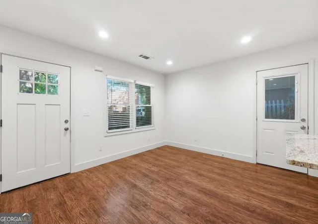Photo 3 of Single family home for sale at 364 Brooks Ave Sw, Atlanta, GA 30310 | MLS# 10819783 | Listing updated on 2026-08-28