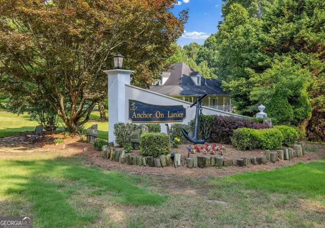 Photo 4 of Single family home for sale at 8575 Anchor On Lanier Ct, Gainesville, GA 30506 | MLS# 10758676 | Listing updated on 2026-10-29