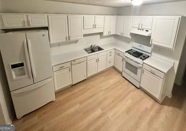 Photo 3 of Townhouse for sale at 1181 Vintage Pointe Dr, Lawrenceville, GA 30044 | MLS# 10776049 | Listing updated on 2026-08-22