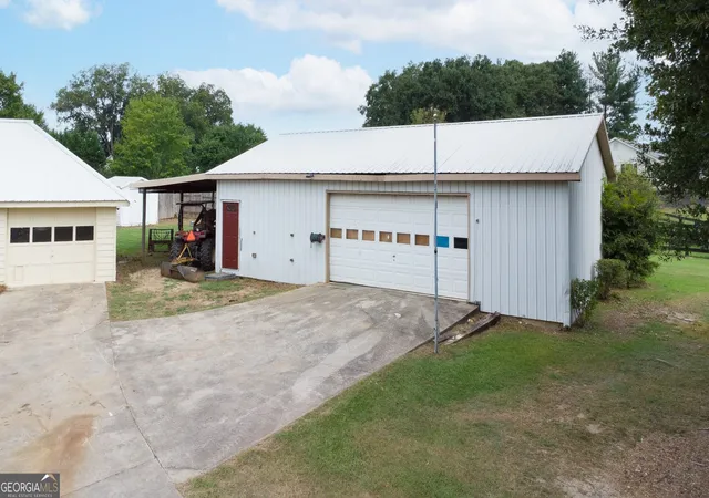 Photo 3 of Single family home for sale at 7525 Blacks Mill Rd, Dawsonville, GA 30534 | MLS# 10835313 | Listing updated on 2026-09-11