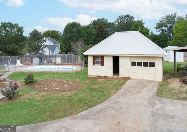 Photo 3 of Single family home for sale at 7525 Blacks Mill Rd, Dawsonville, GA 30534 | MLS# 10835313 | Listing updated on 2026-09-11