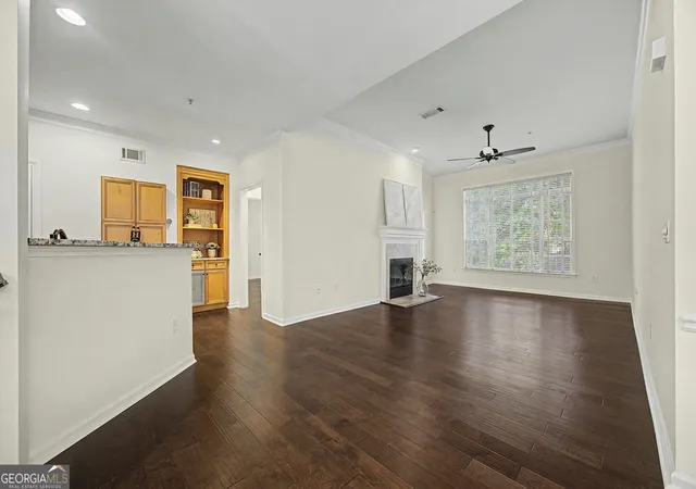 Photo 3 of Condo for sale at 2400 Cumberland Pkwy Se #622, Atlanta, GA 30339 | MLS# 10835812 | Listing updated on 2026-09-23