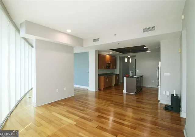 Listing Photo 4 - Condo for sale in building located at 4561 Olde Perimeter Wy S, Atlanta, GA 30346 - Unit #1002