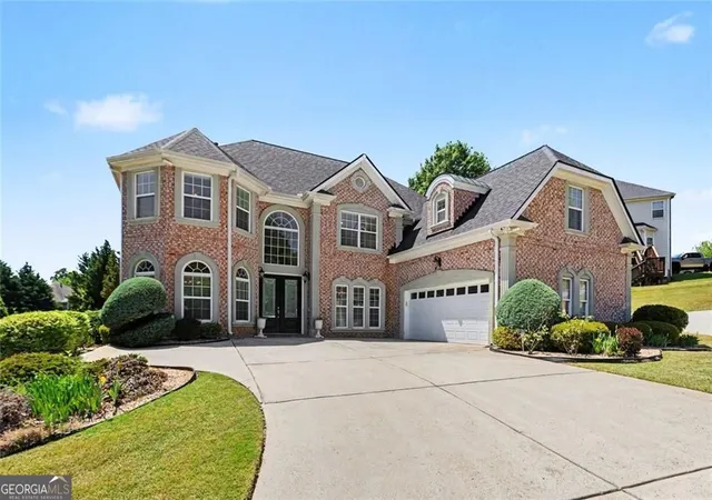 Photo 2 of Sale Pending at 2513 Wyncreek Dr, Atlanta, GA 30331 | MLS# 10735351 | Listing updated on 2026-09-11