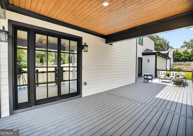 Photo 3 of Sale Pending at 2153 Cooper Lake Rd Se, Smyrna, GA 30080 | MLS# 10818820 | Listing updated on 2026-09-15
