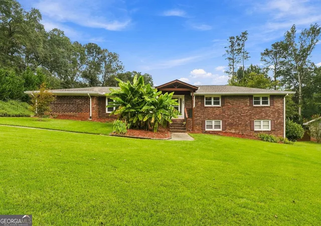 Photo 1 of Single family home for sale at 2156 Windsor Dr, Lithia Springs, GA 30122 | MLS# 10850037 | Listing updated on 2026-10-28