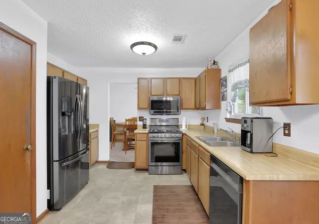 Photo 4 of Sale Pending at 2425 Rhoanoke Dr, Duluth, GA 30096 | MLS# 10820587 | Listing updated on 2026-09-14
