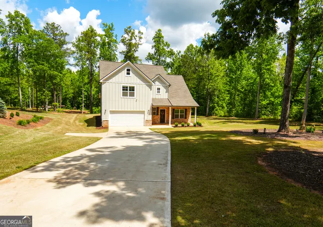 Photo 3 of Single family home for sale at 425 Boynton Rd, Hampton, GA 30228 | MLS# 10754617 | Listing updated on 2026-07-10