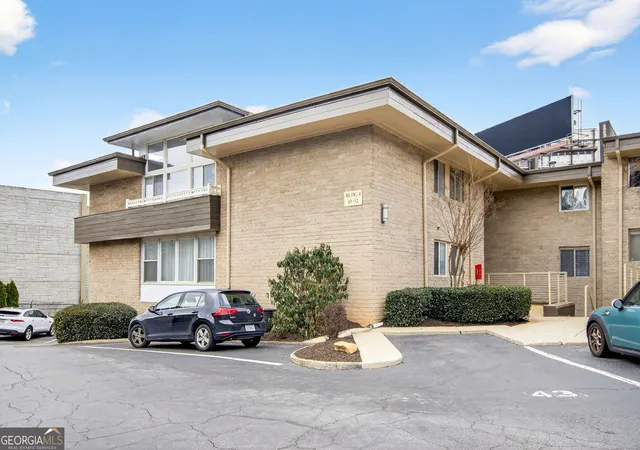 2nd image of 346 Carpenter Dr Ne, Sandy Springs, GA 30328