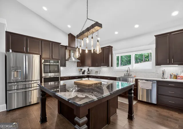 Photo 2 of Single family home for sale at 173 W Lake Blvd, Carrollton, GA 30116 | MLS# 10806346 | Listing updated on 2026-10-07