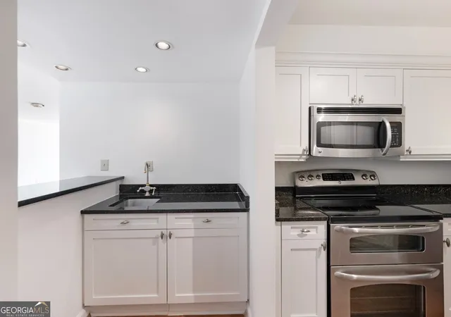 Photo 4 of Condo for sale at 2870 Pharr Ct S NW #1405, Atlanta, GA 30305 | MLS# 10529038 | Listing updated on 2026-09-07