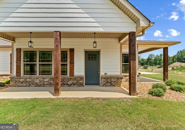 Photo 1 of Townhouse for sale at 92 Maddox Ln, Chatsworth, GA 30705 | MLS# 10818260 | Listing updated on 2026-08-17