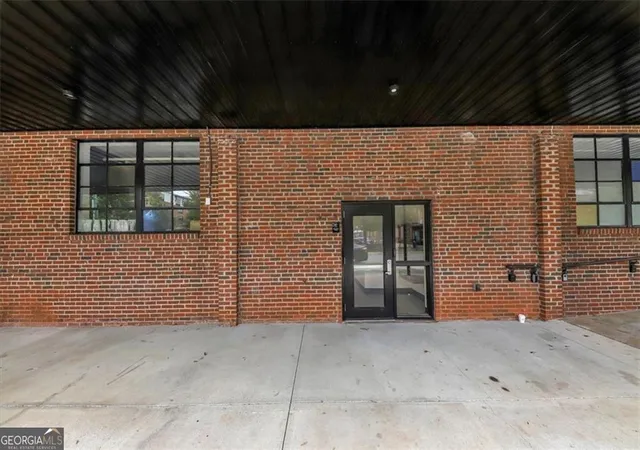 Listing Photo 2 - Condo for sale in building located at 1805 Harvard Ave, College Park, GA 30337 - Unit #304