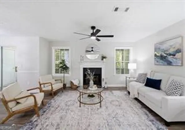 Photo 4 of Condo for sale at 3940 Riverlook Pkwy Se #302, Marietta, GA 30067 | MLS# 10828427 | Listing updated on 2026-10-21